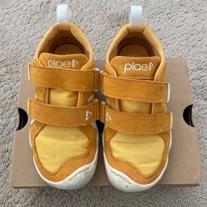 Plae toddler sneaker